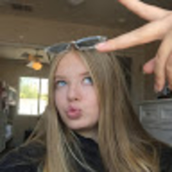 Meet your Posher, Calli - Picture 1 of 1